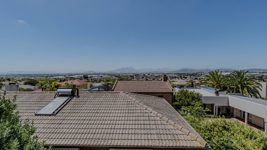 6 Bedroom Property for Sale in Vredekloof Heights Western Cape